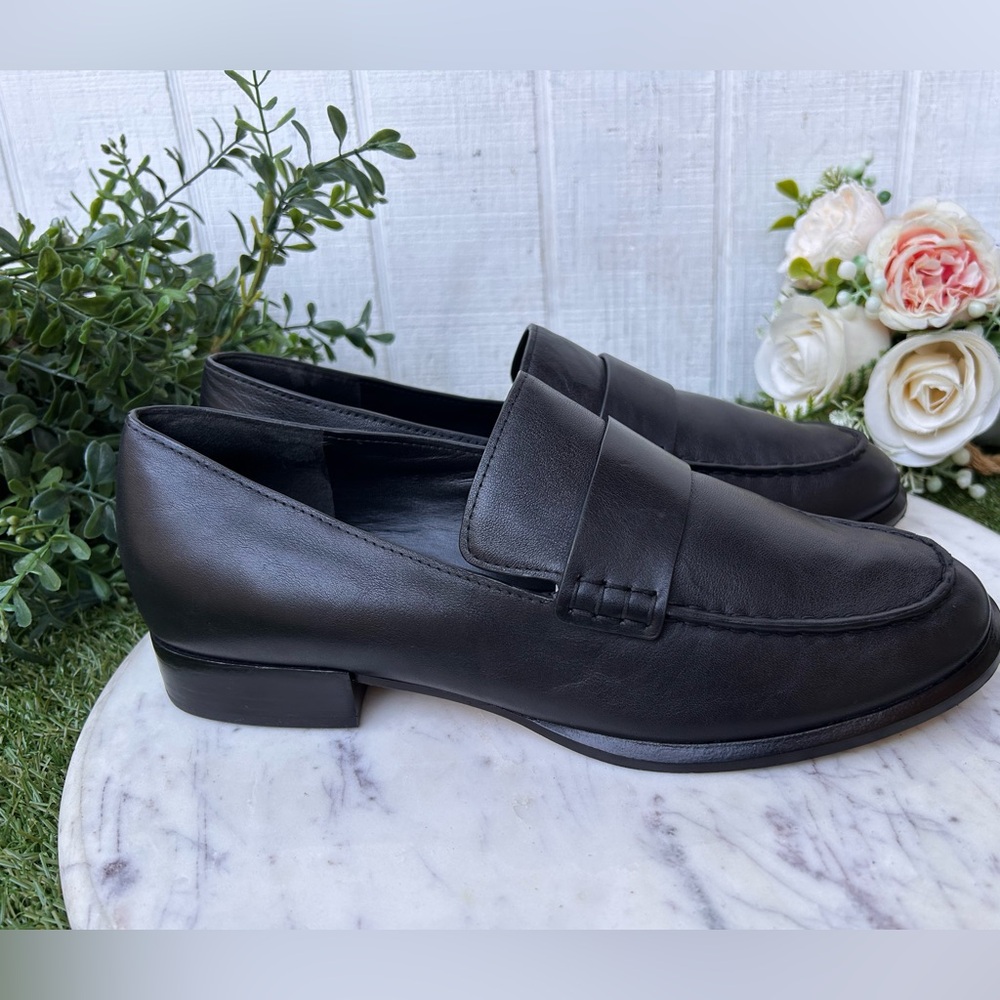 Vince Nelli Leather Loafer in
Black women size 9.5 gently used - Picture 10 of 17